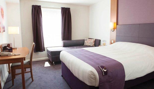 Premier Inn London Енфийлд Екстериор снимка